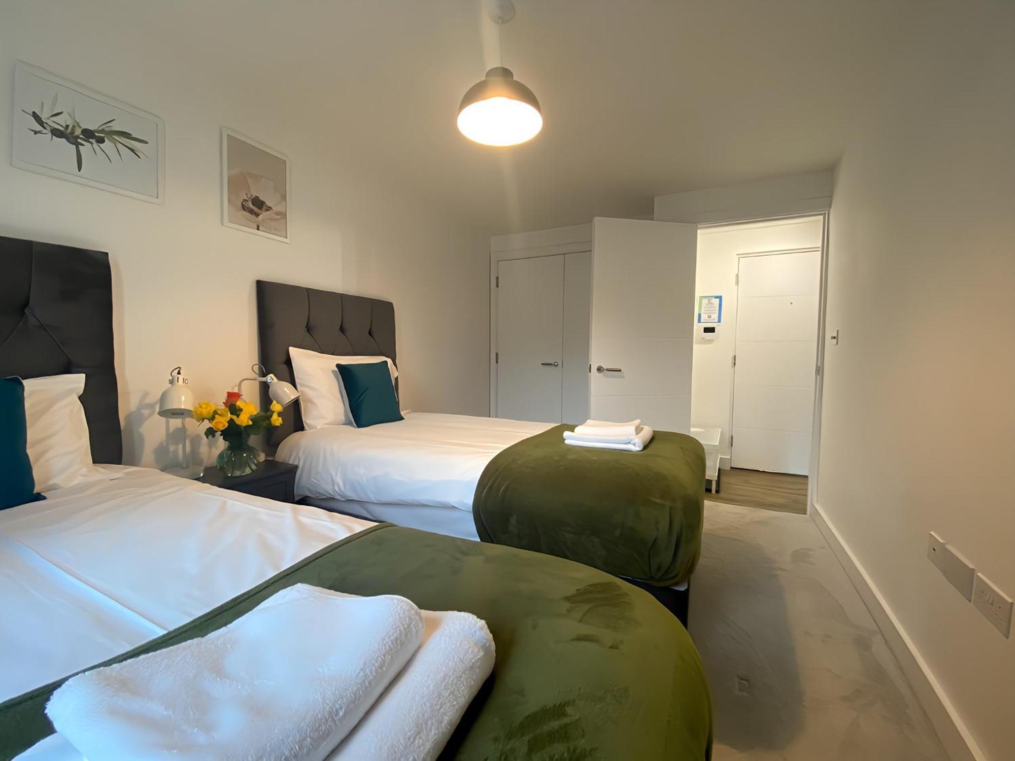 Cambridge Stays Riverside Apart Hotel With 2Br Flats At The City Centre-Parking-Balcony Exteriör bild